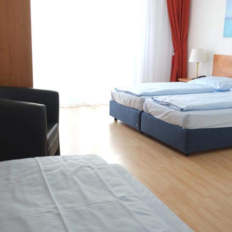 Hotel Christl München Innenstadt - Camera Tripla con Bagno - 1