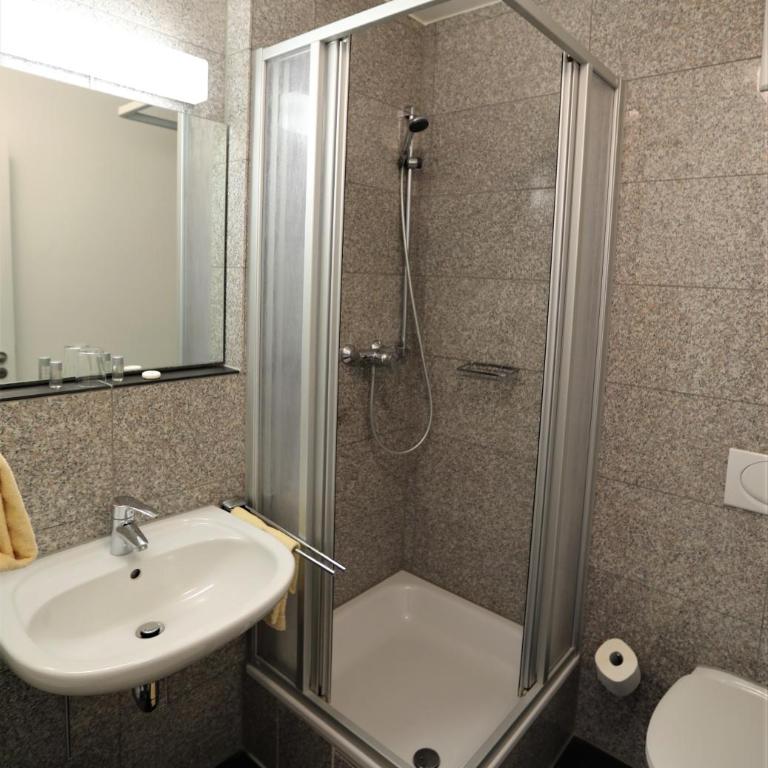 Hotel Christl München Innenstadt - Camera Matrimoniale con Bagno Privato - 6