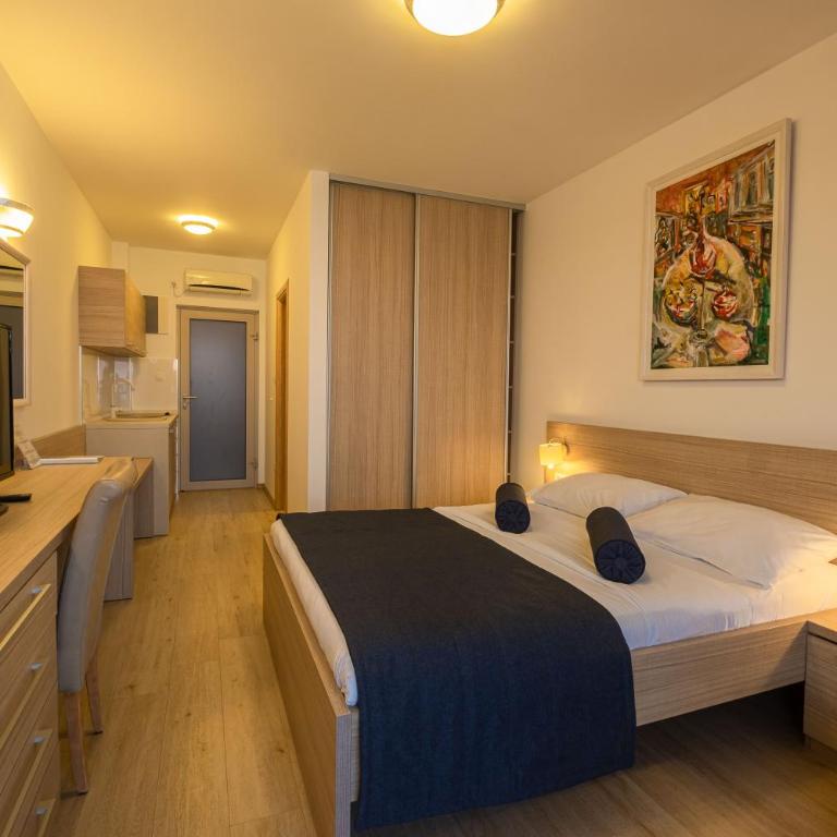 Poseidon The Beach Hotel - Dvokrevetna Soba sa Bračnim Krevetom sa Balkonom i Pogledom na More - 11