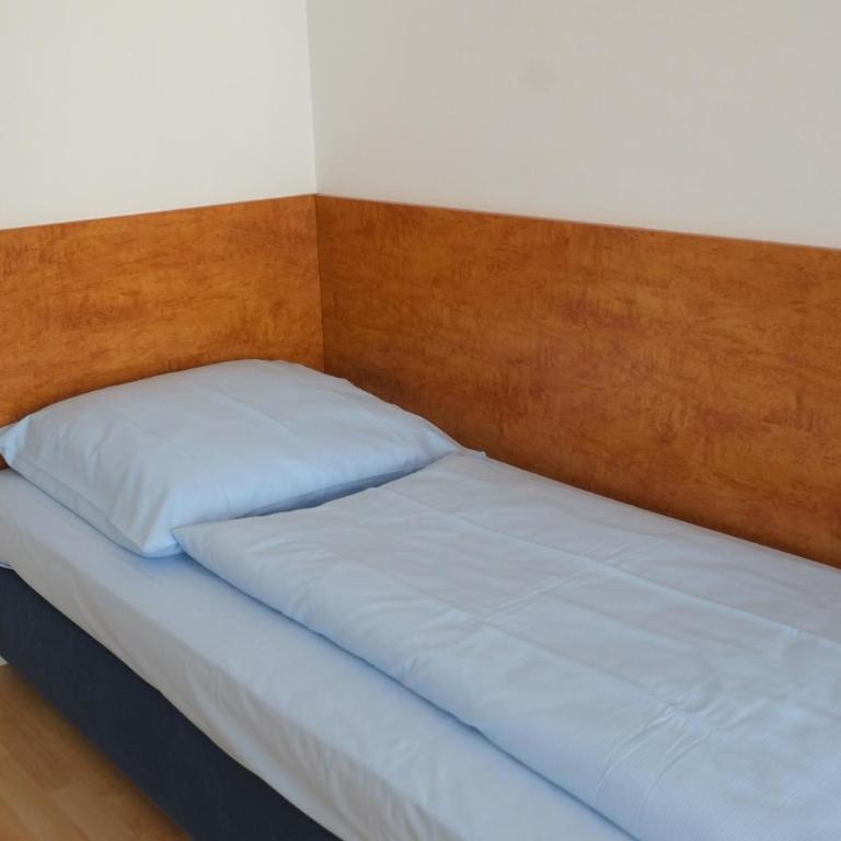 Hotel Christl München Innenstadt - Camera Tripla con Bagno - 2