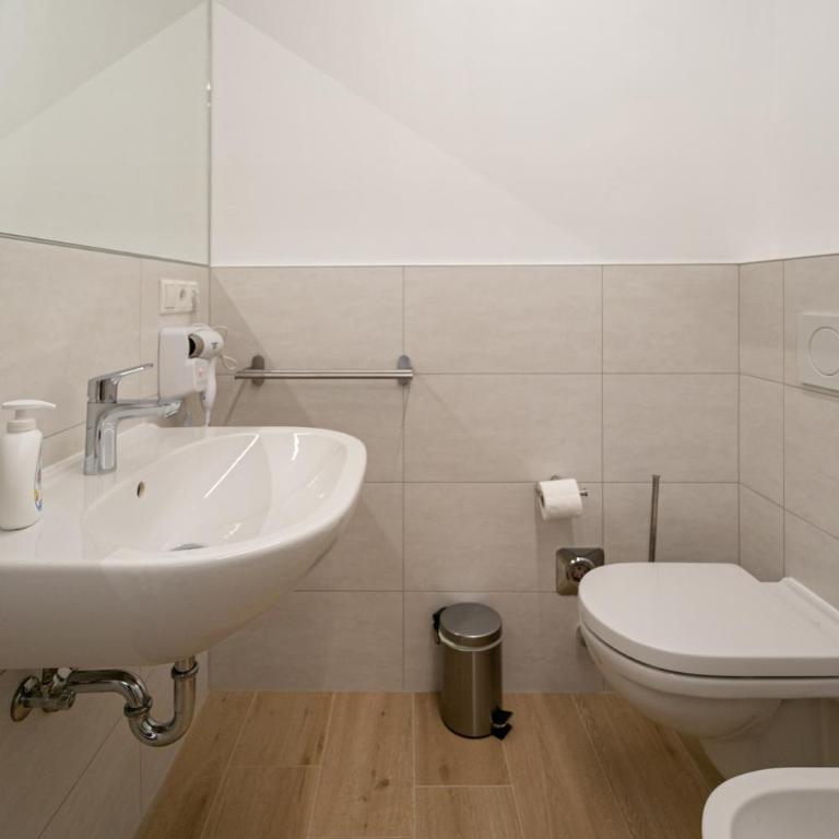 Apartment Central - Appartamento Superior con Balcone - 22