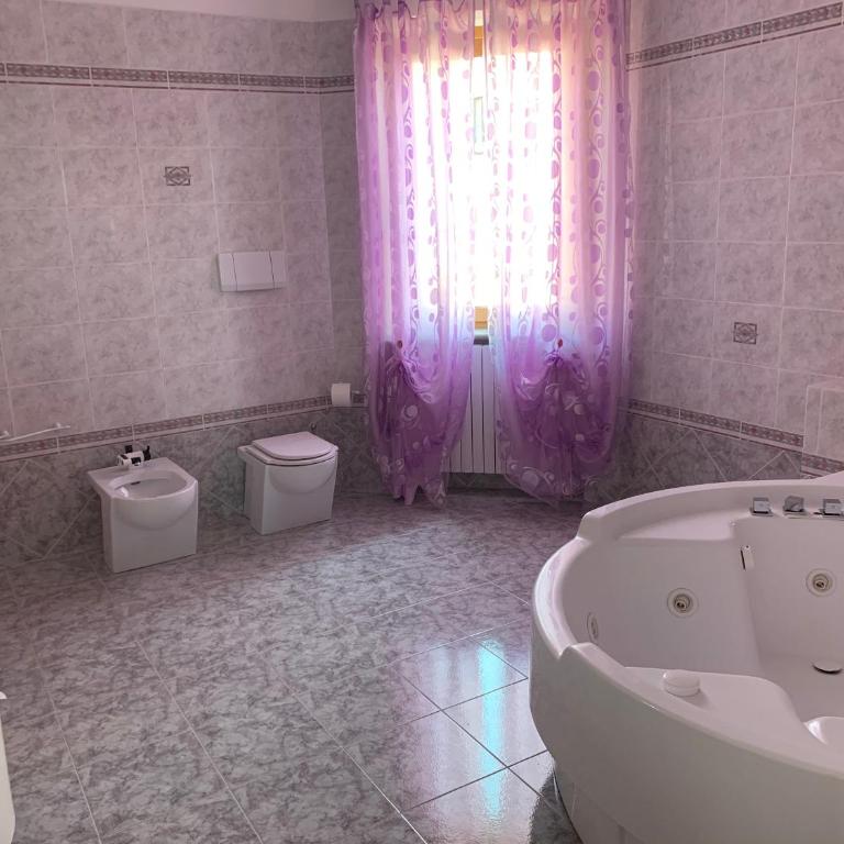 B & B Villa Fiorella - Camera Matrimoniale con Vasca Idromassaggio - 1
