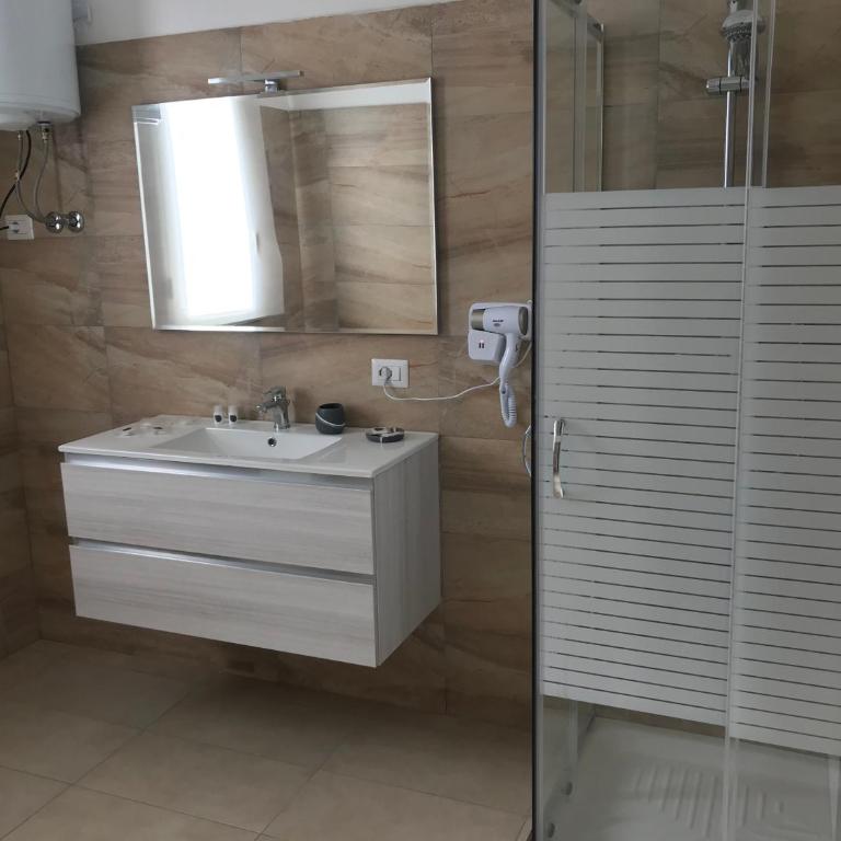 Borgo Palombaio Home - Classic Triple Room - 4