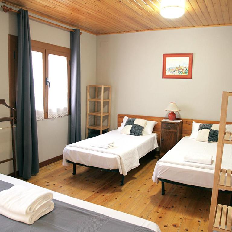 Hostal Fonda Prat - Camera Quadrupla con Bagno Privato - 7
