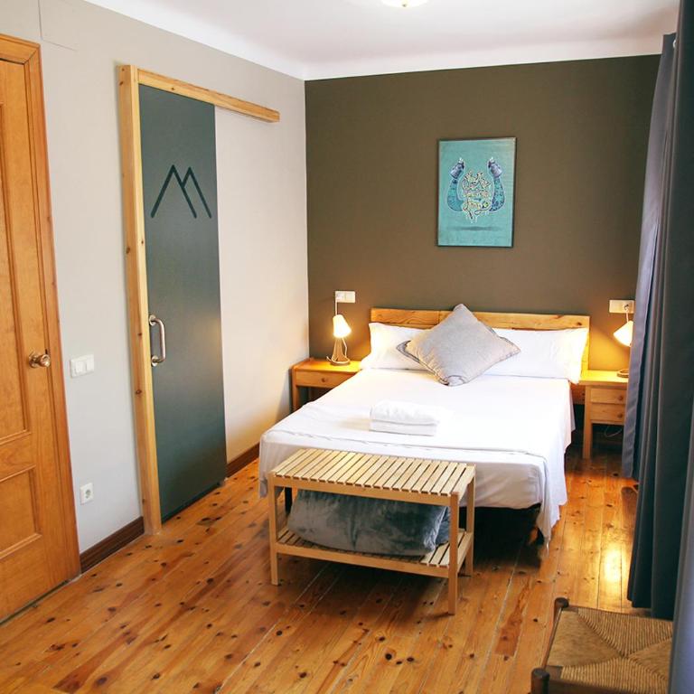 Hostal Fonda Prat - Camera Tripla con Bagno Privato - 1