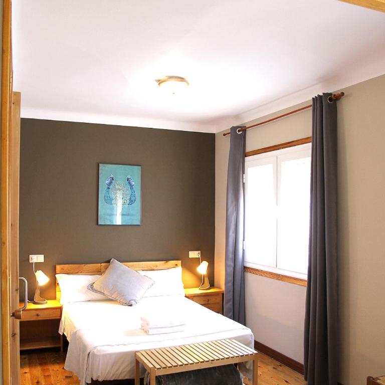 Hostal Fonda Prat - Camera Tripla con Bagno Privato - 7