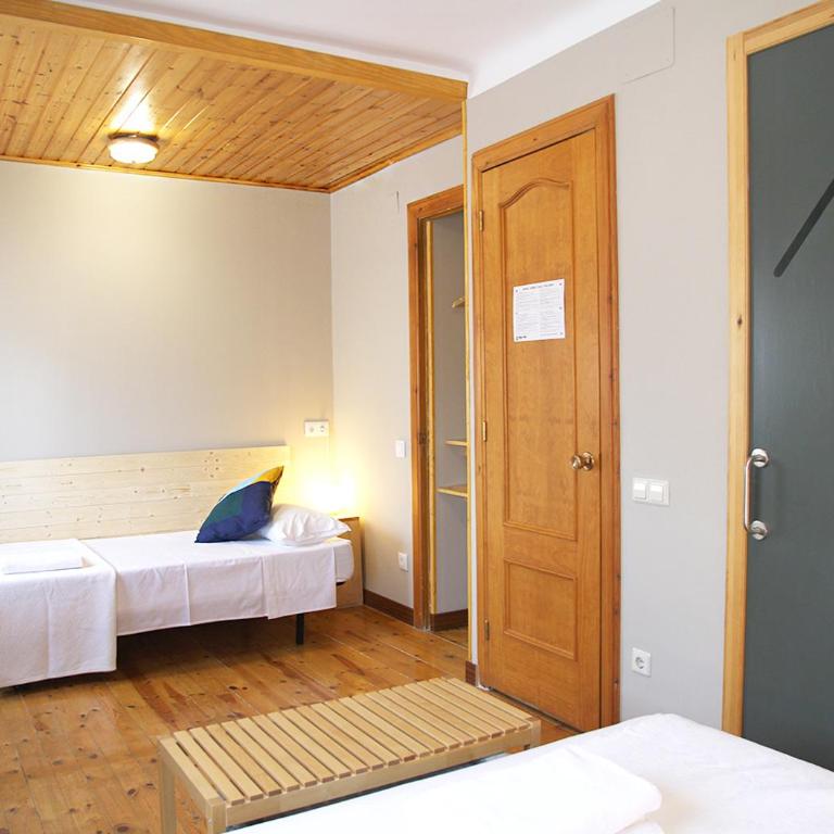 Hostal Fonda Prat - Camera Tripla con Bagno Privato - 2