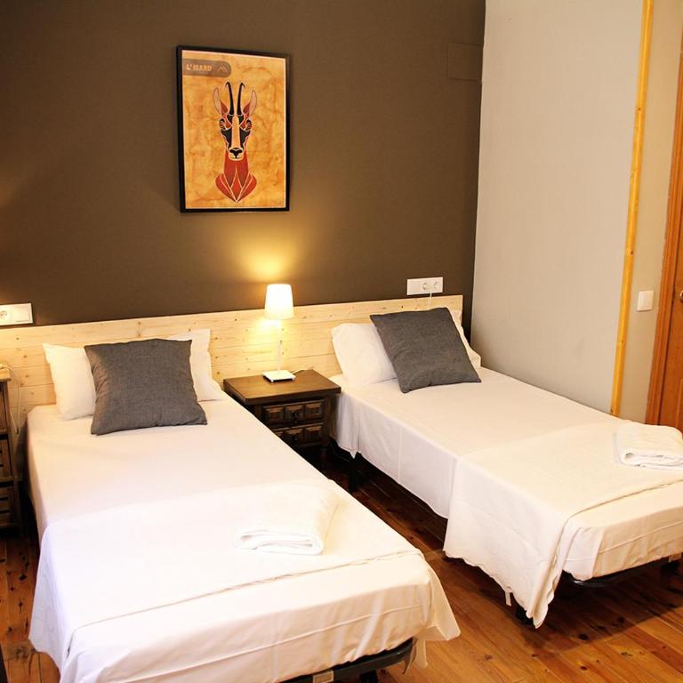 Hostal Fonda Prat - Camera Matrimoniale/Doppia con Letti Singoli con Bagno Privato - 1