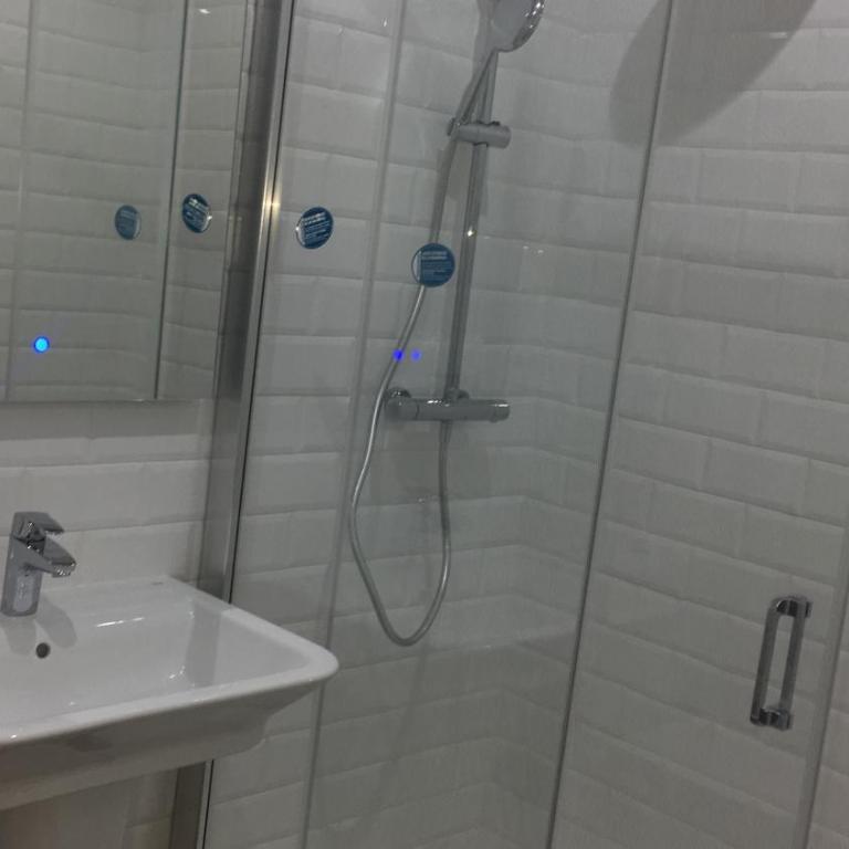 Alojamiento Saturno 1 - Habitación Doble con baño privado - 25