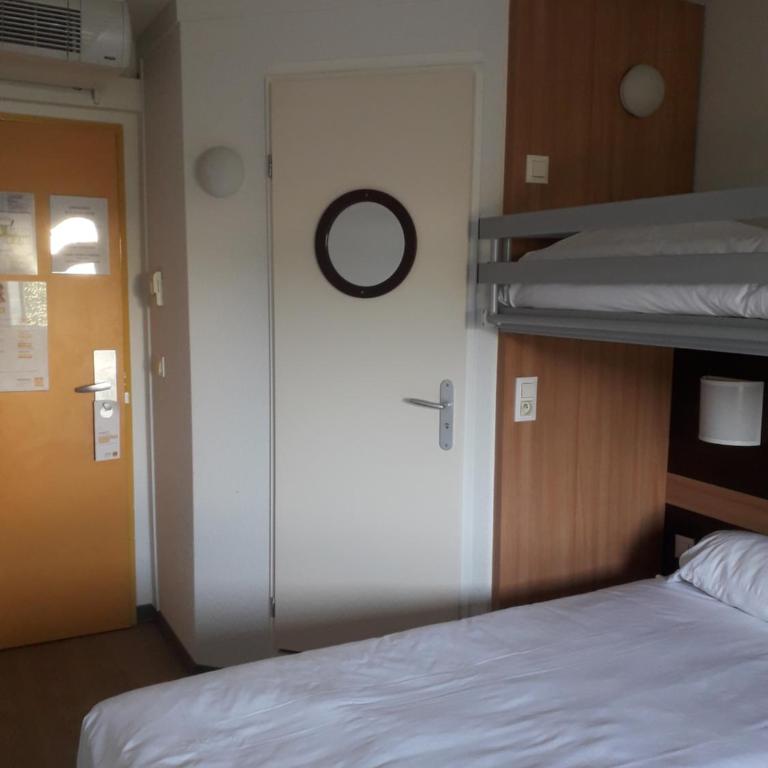 Première Classe Annemasse Ville La Grand - Chambre Triple avec 3 Lits Simples - 4