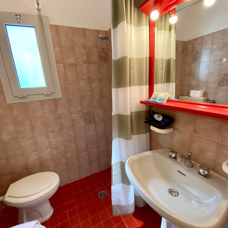 Giovanna Rooms - Camera Familiare con Doccia - 4