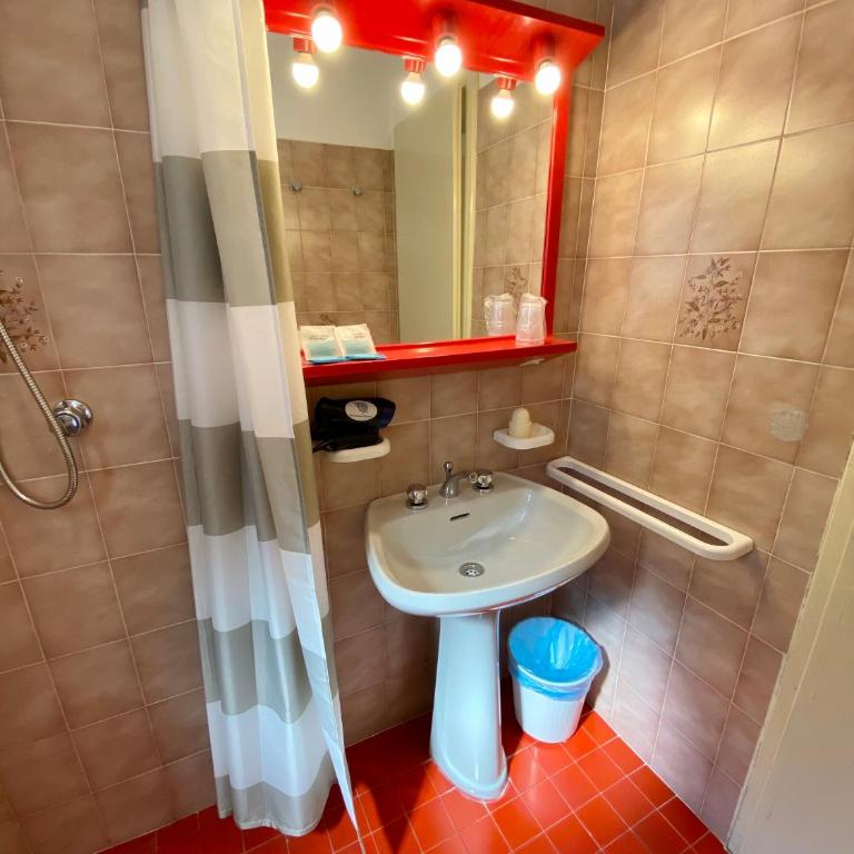 Giovanna Rooms - Camera Familiare con Doccia - 3