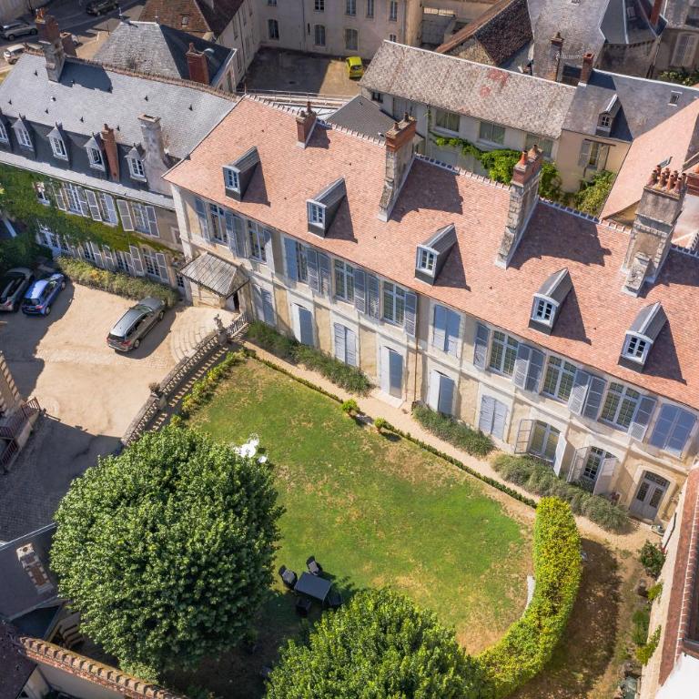 L'Hotel de Panette, Un exceptionnel château en coeur de ville - parking privé cour - Suite Prince Charles de Bourbon - 1