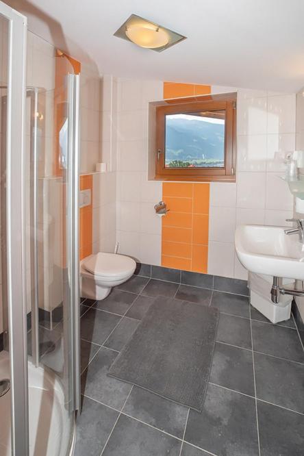 Hotel Pension*** Wiesenhof - Dreibettzimmer mit Dusche - 7