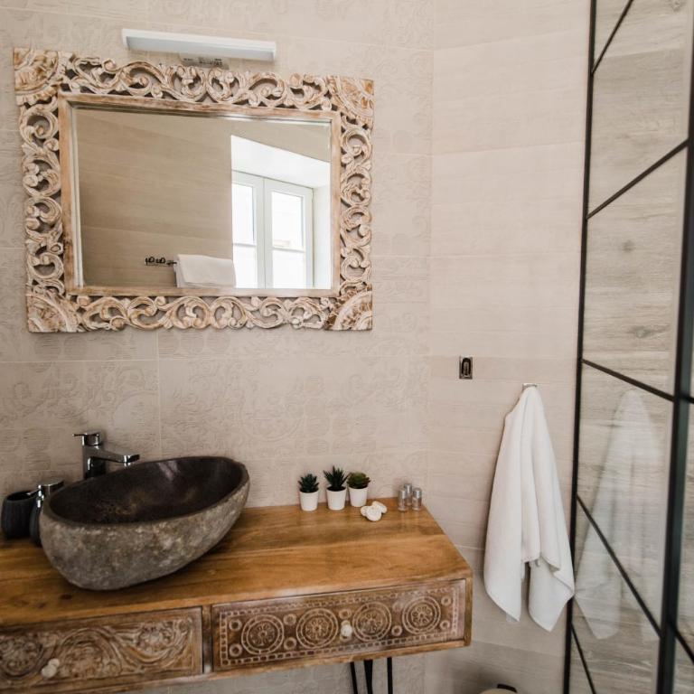 Square 19-Boutique rooms - Deluks Dvokrevetna Soba sa Bračnim Krevetom - 9