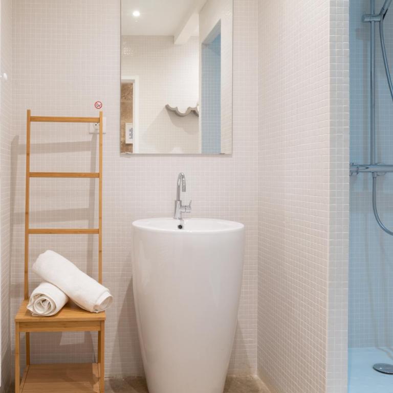 Design & Cosy - Centre historique Ecusson - Studio-Apartment - 8