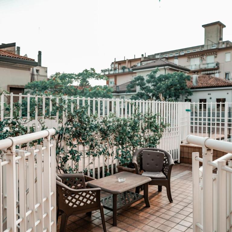 Angelica Home - Camera Matrimoniale/Doppia con Letti Singoli con Terrazza - 1
