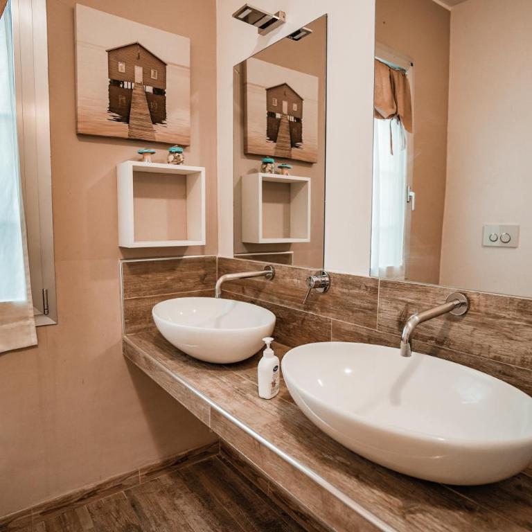 Angelica Home - Camera Matrimoniale/Doppia con Letti Singoli con Bagno Privato Esterno - 5