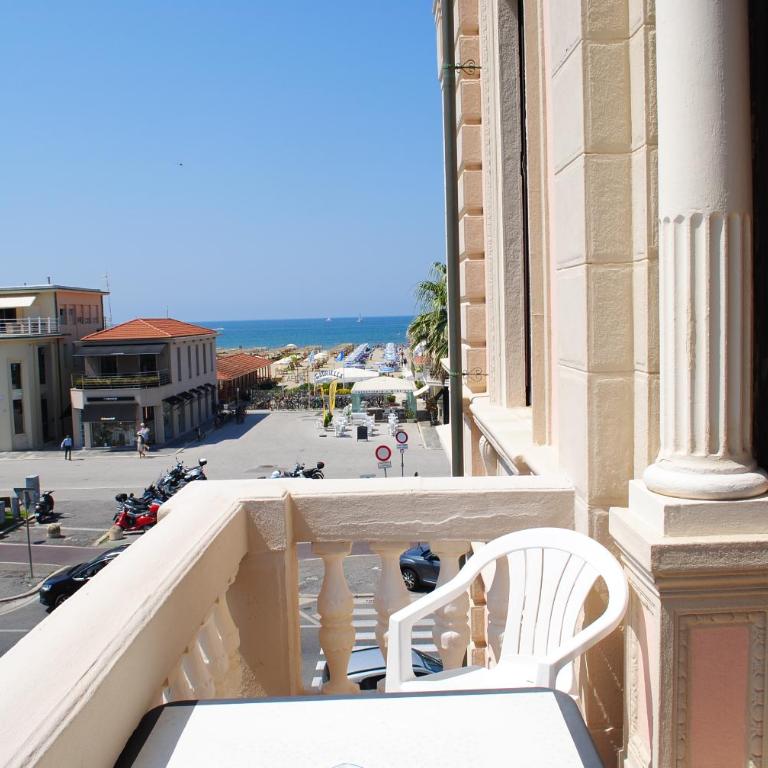 Villa Tina Hotel - Due Camere Comunicanti con Balcone e Vista Mare - 2