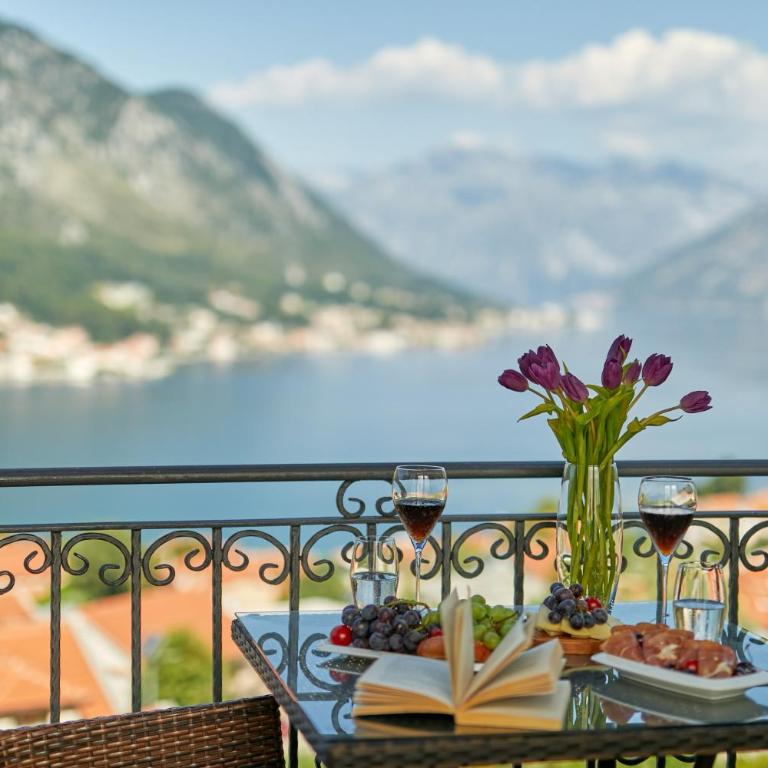 Kotor Sunset Apartments - Apartment with Balcony - 17
