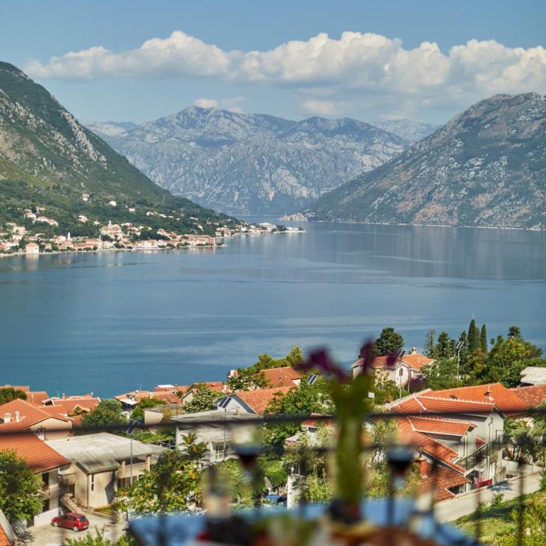 Kotor Sunset Apartments - Apartment with Balcony - 11