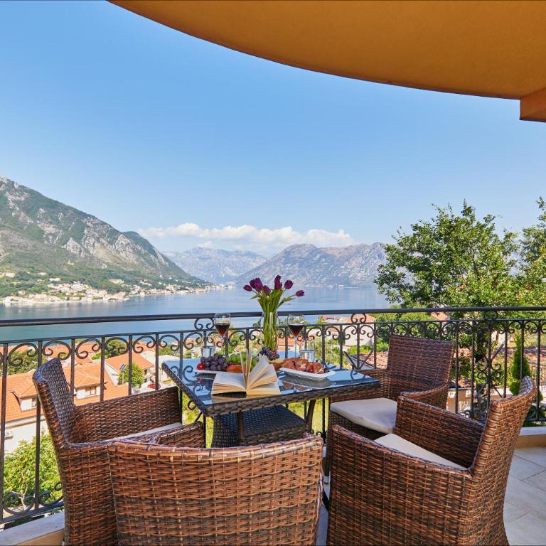 Kotor Sunset Apartments - Apartment with Balcony - 12