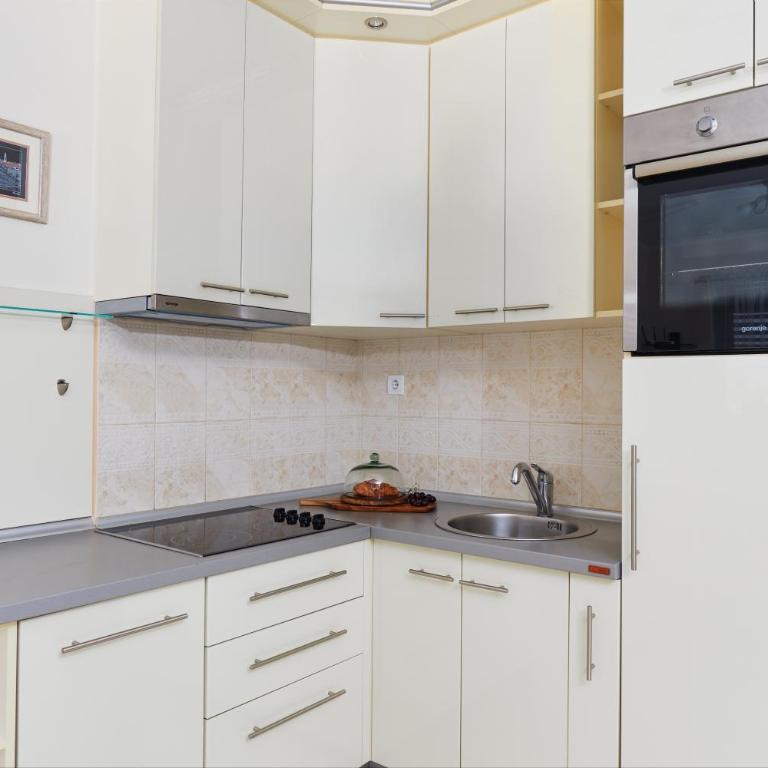 Kotor Sunset Apartments - Apartment with Terrace - 14