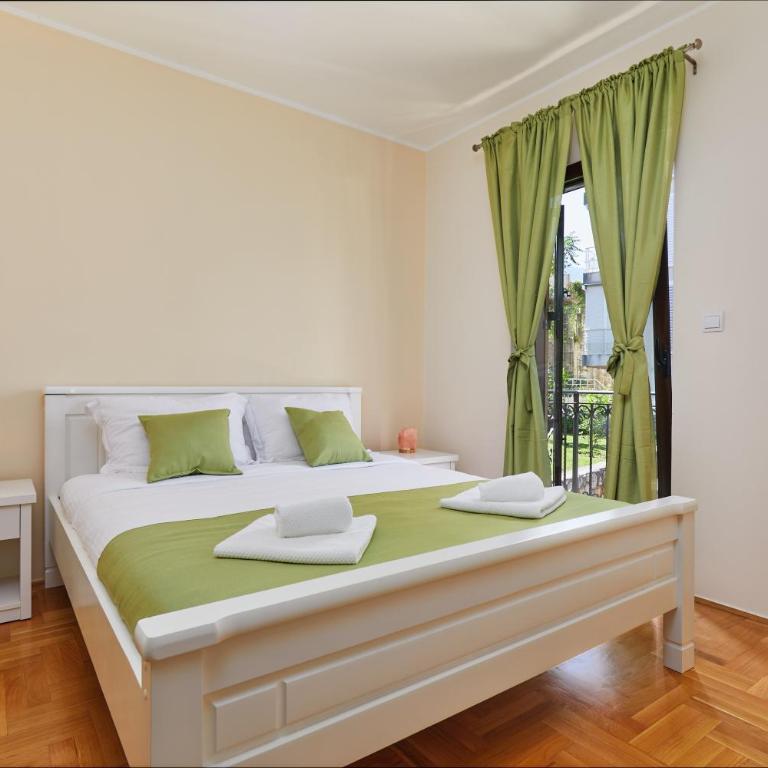Kotor Sunset Apartments - Apartment with Sea View - 23