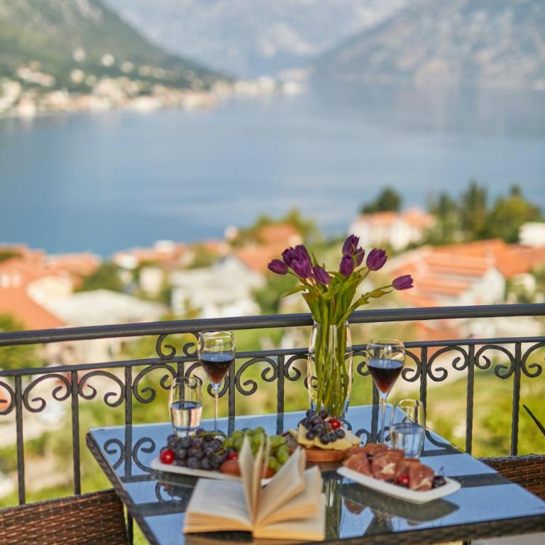 Kotor Sunset Apartments - Apartment with Balcony - 20