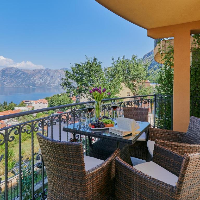 Kotor Sunset Apartments - Apartment with Sea View - 21