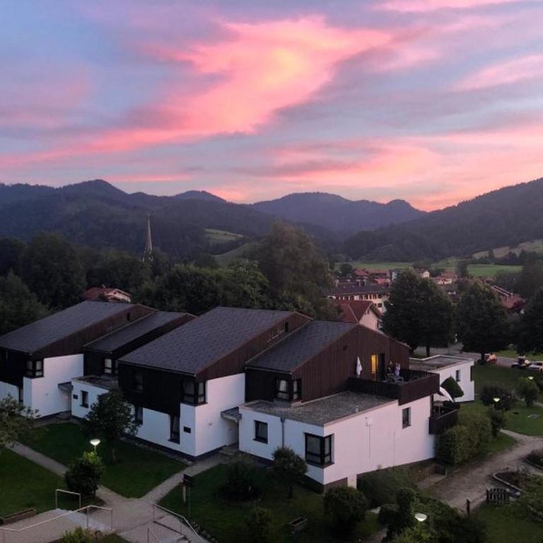 Maurers Schlierseetraum 1 hochwertige Erdgeschosswohnung mit allen Raffinessen erfreut sich auch Urlauber idealerweise für Paar mit Kindern geeignet und Vierbeiner Dank des tollen Zauns auf der Terrasse stylisch und edel von der Ausstattung mit 64 qm - Apartment mit 1 Schlafzimmer - 15