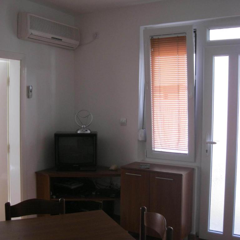 Apartments Miana - Apartman s 1 Spavaćom Sobom i Popločanim Dvorištem - 4
