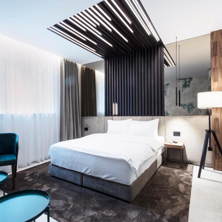 The Location Hotel - Porodična Soba - 1