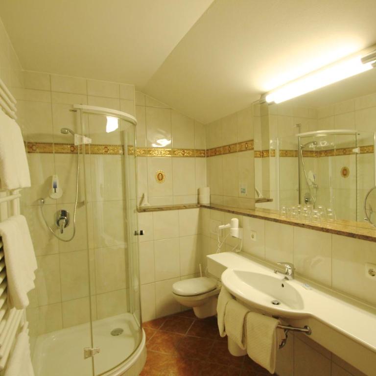 Alpenhotel Weiherbach - Hallenbad und Sauna - Doppelzimmer mit Balkon - 7