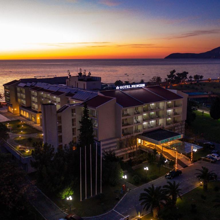 Hotel Princess - Double or Twin Room with Balcony and Partial Sea View - 2