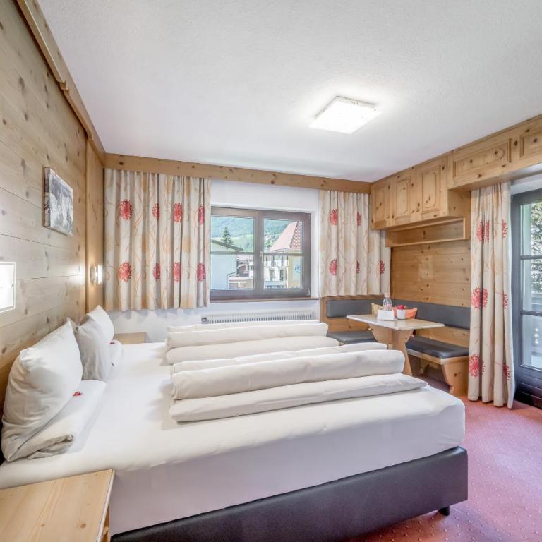 Corso`s Annabell - Bed & Breakfast - Doppelzimmer mit Balkon - 12