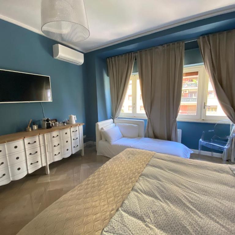 Maison de Famille - Large Double Room - 17
