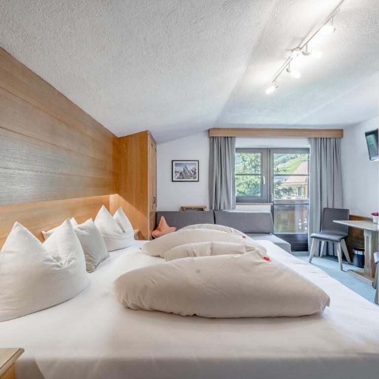 Corso`s Annabell - Bed & Breakfast - Doppelzimmer mit Balkon (3 Erwachsene) - 9