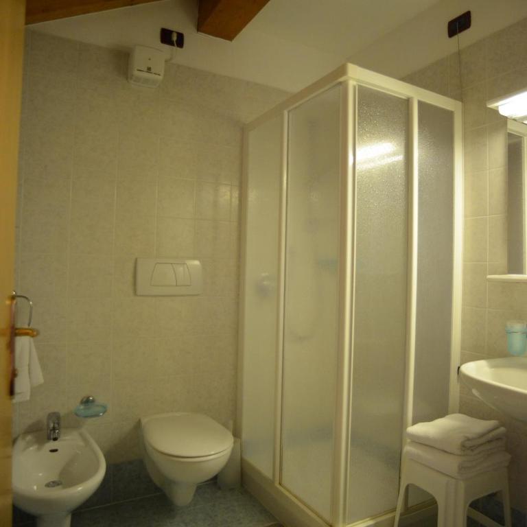 Hotel Canada - Camera Quadrupla Comfort - 8