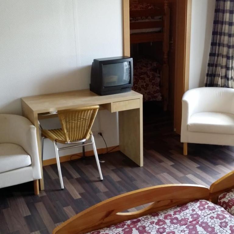 Hotel Restaurant Walliser Sonne - Familienzimmer mit Balkon (2 Erwachsene + 2 Kinder) - 3