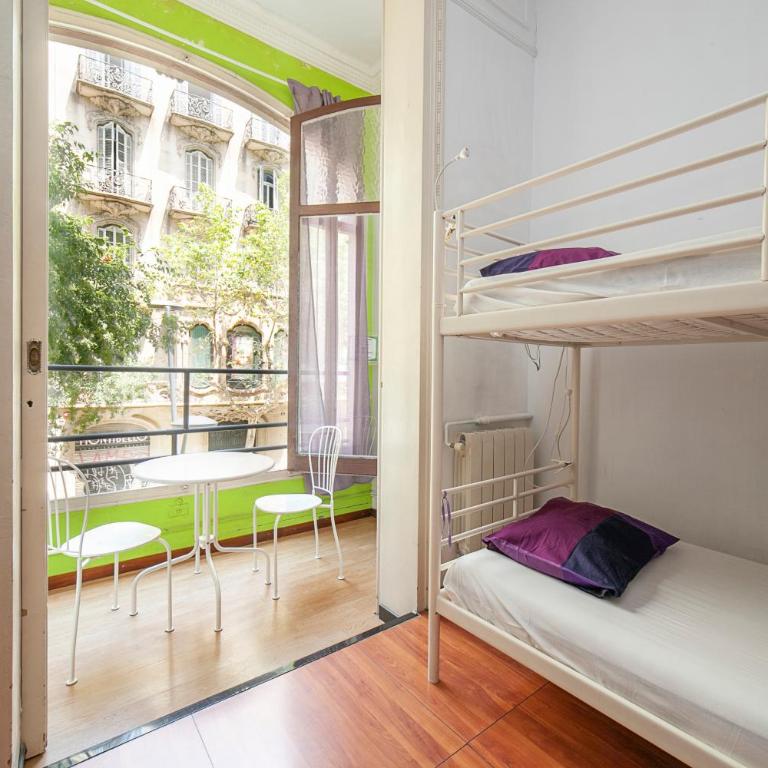 Fabrizzios Terrace Hostel - Bed in 6-Bed Mixed Dormitory Room - 1