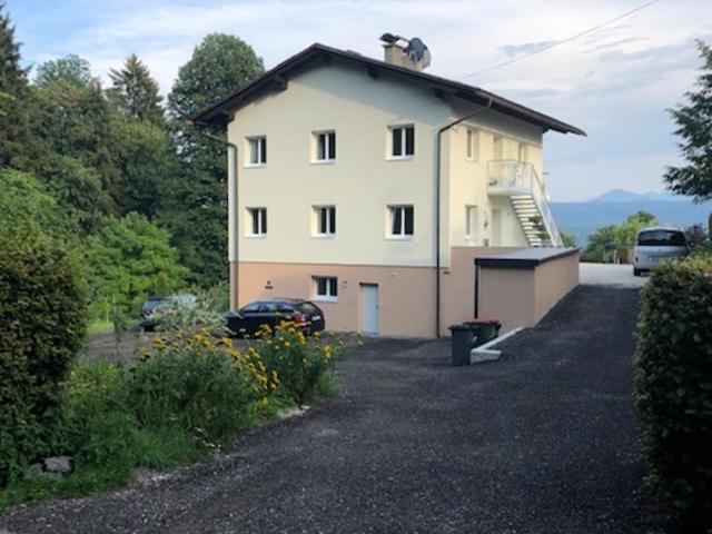 Velden View Ferienwohnung direkt am Wald mit großer Sonnenterrasse und grandiosem Karawankenblick - Apartment mit Blick auf die Berge - 1