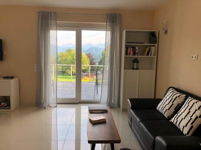 Velden View Ferienwohnung direkt am Wald mit großer Sonnenterrasse und grandiosem Karawankenblick - Apartment mit Blick auf die Berge - 9