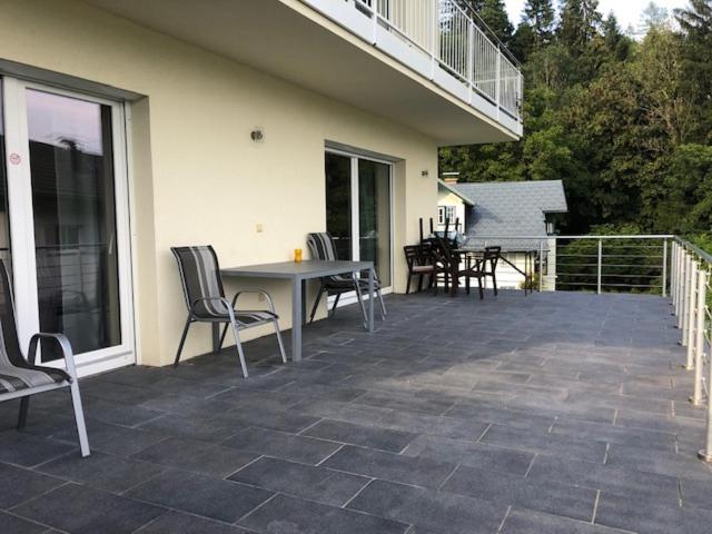 Velden View Ferienwohnung direkt am Wald mit großer Sonnenterrasse und grandiosem Karawankenblick - Apartment mit Blick auf die Berge - 7