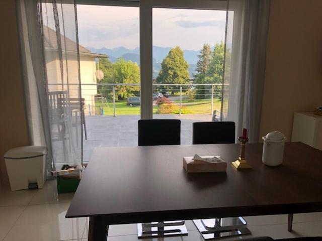 Velden View Ferienwohnung direkt am Wald mit großer Sonnenterrasse und grandiosem Karawankenblick - Apartment mit Blick auf die Berge - 10