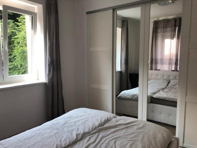 Velden View Ferienwohnung direkt am Wald mit großer Sonnenterrasse und grandiosem Karawankenblick - Apartment mit Blick auf die Berge - 17