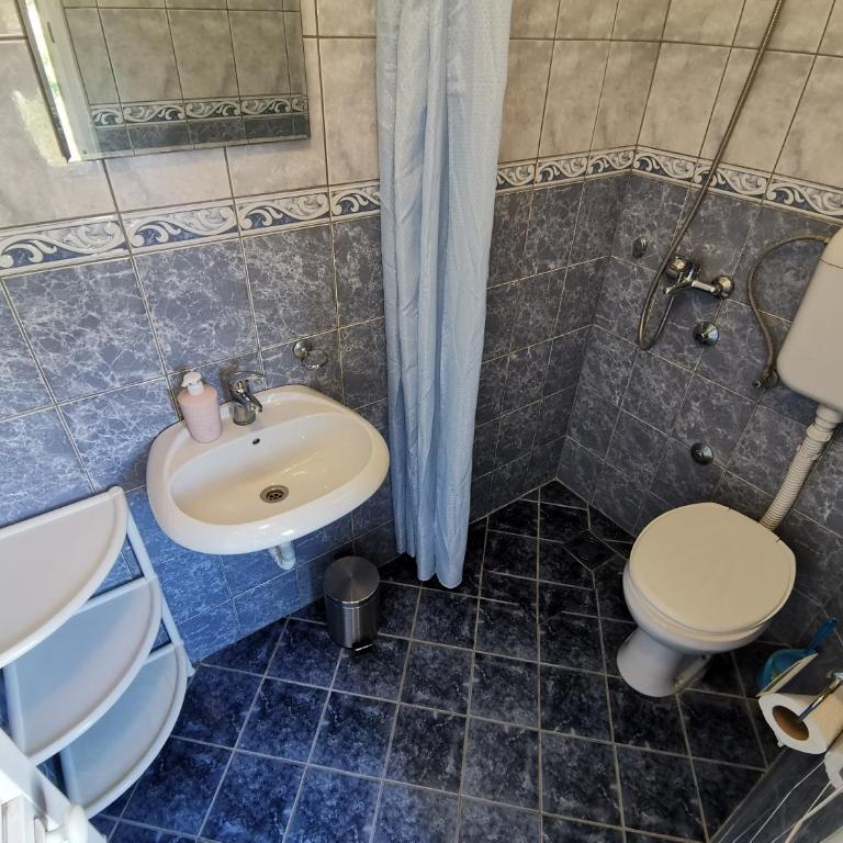 Apartments Abramovic - Standardna Dvokrevetna Soba s Bračnim Krevetom - 2