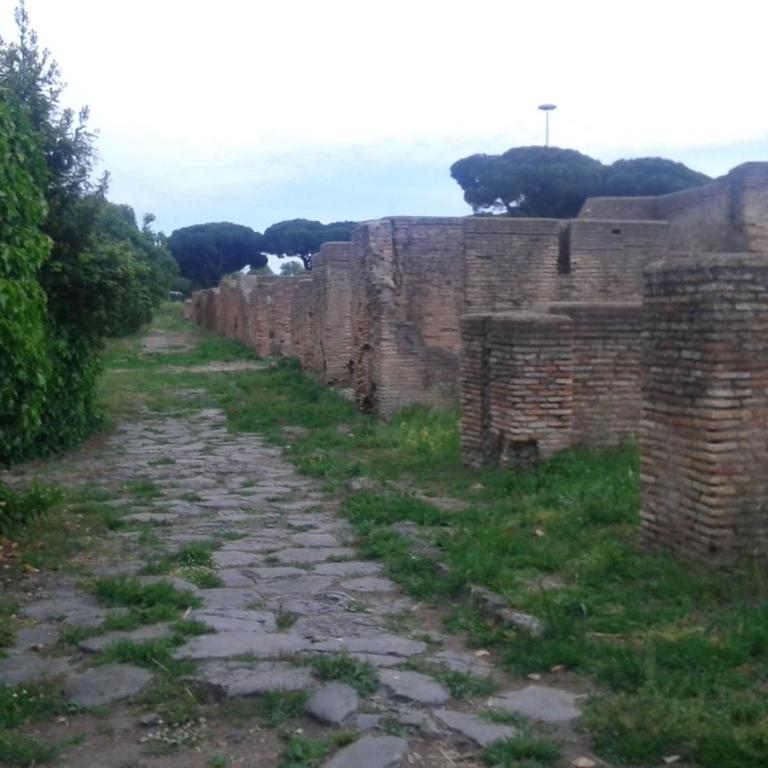 Trilocale Lido di Roma - Appartamento con 2 Camere da Letto - 38