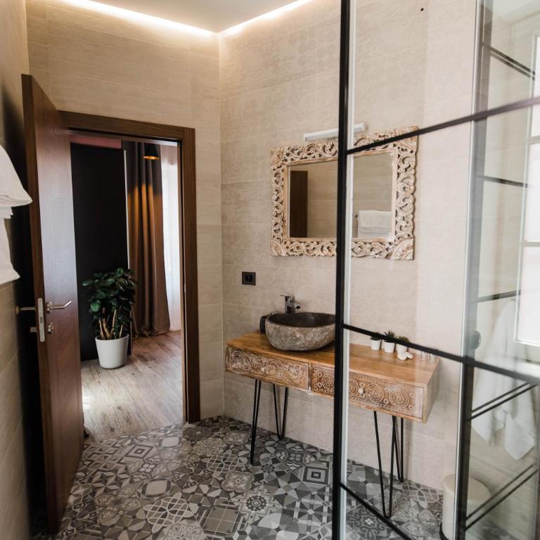 Square 19-Boutique rooms - Deluks Dvokrevetna Soba sa Bračnim Krevetom - 7