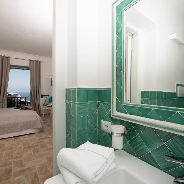 Amalfi Casamia B&B - Camera Matrimoniale Deluxe con Balcone e Vista Mare - 1